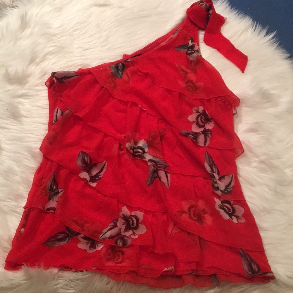 One shoulder top
